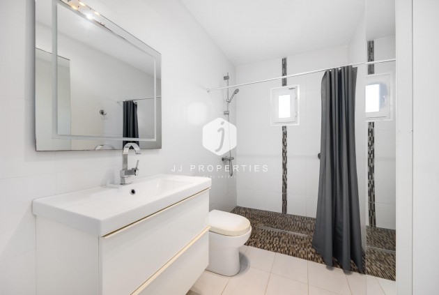 Segunda mano - Villa -
Torrevieja - aguas nuevas