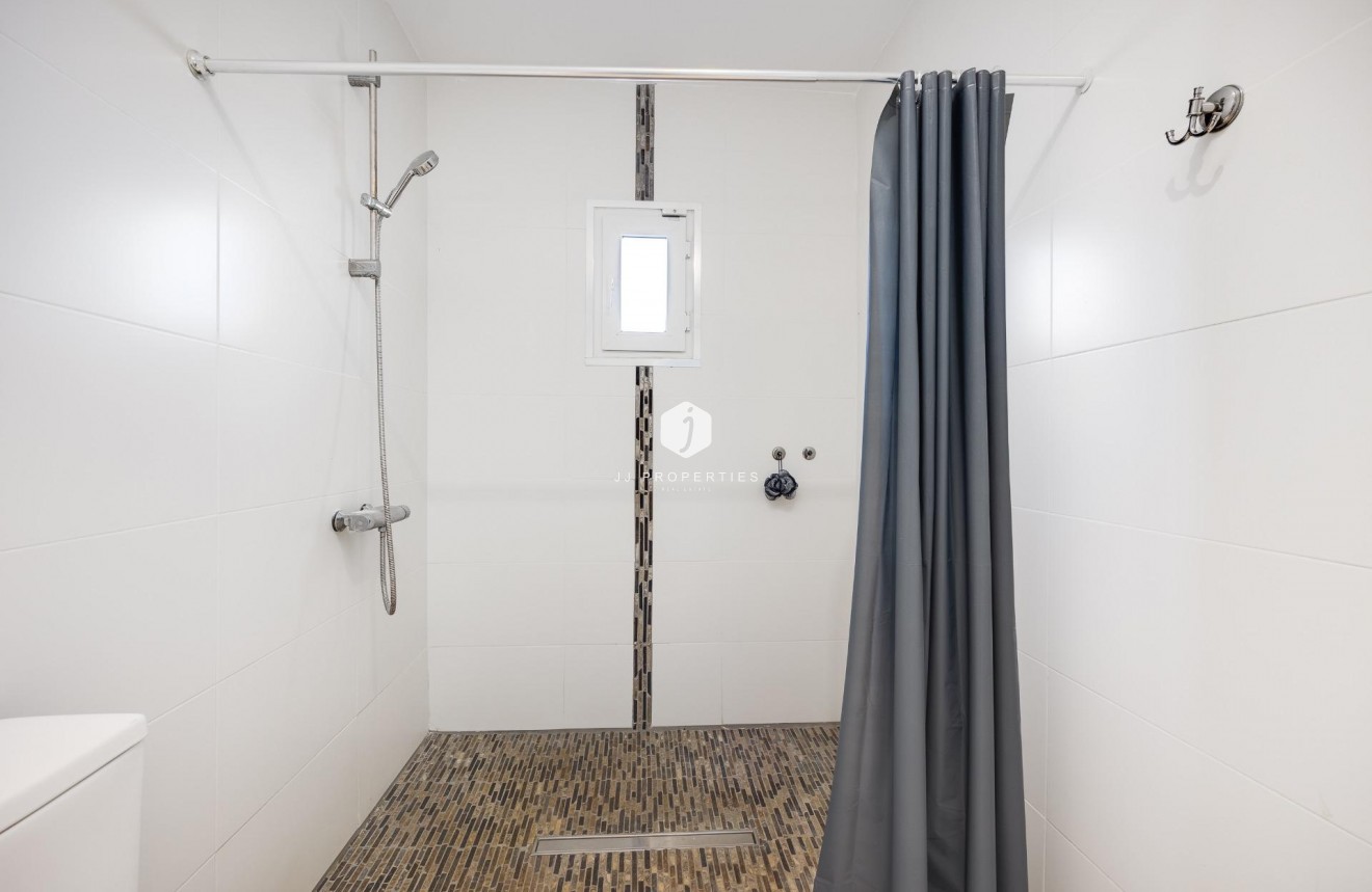 Segunda mano - Villa -
Torrevieja - aguas nuevas