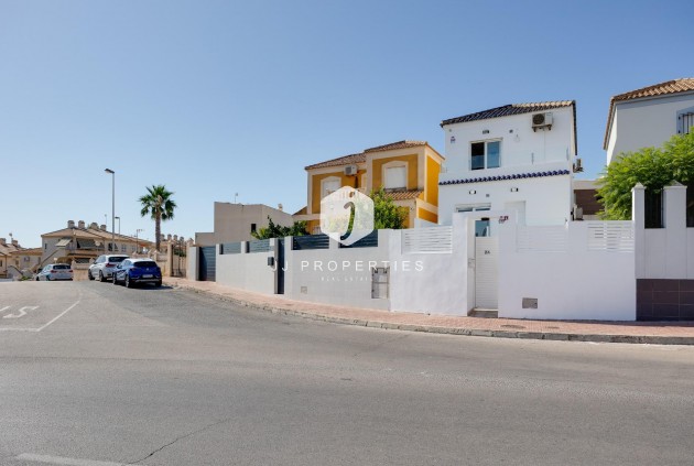 Segunda mano - Villa -
Torrevieja - aguas nuevas