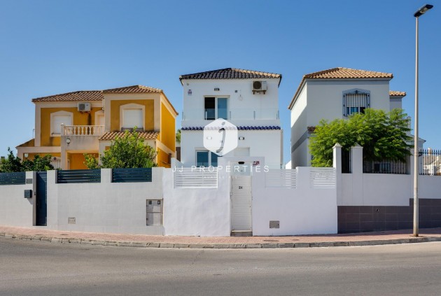 Segunda mano - Villa -
Torrevieja - aguas nuevas