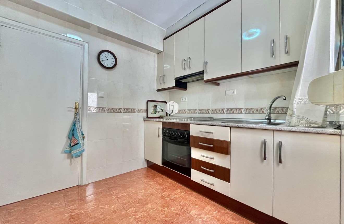 Segunda mano - Apartamento / piso -
Torrevieja - Estacion de autobuses