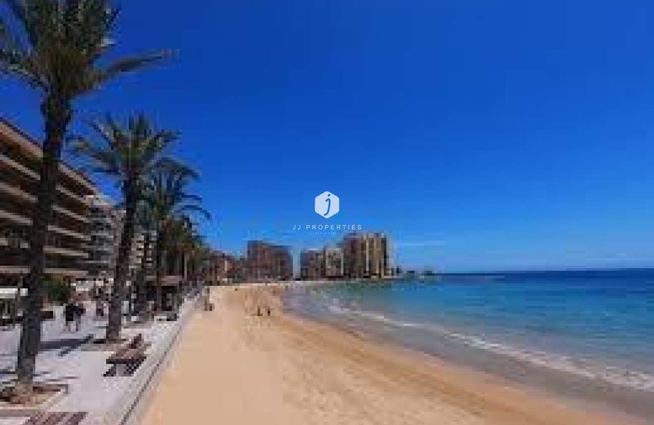 Segunda mano - Apartamento / piso -
Torrevieja - Estacion de autobuses