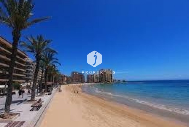 Segunda mano - Apartamento / piso -
Torrevieja - Estacion de autobuses