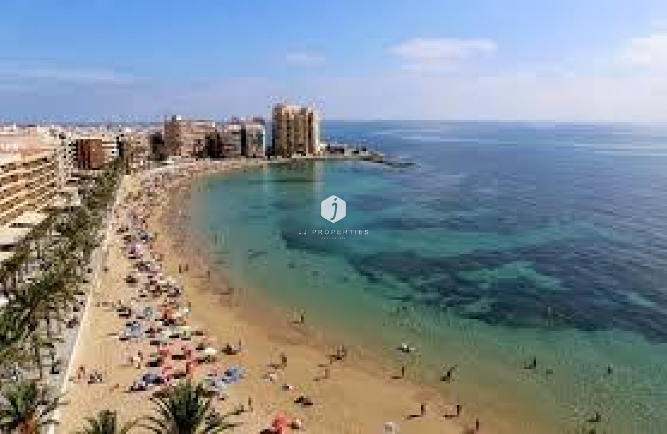 Segunda mano - Apartamento / piso -
Torrevieja - Estacion de autobuses