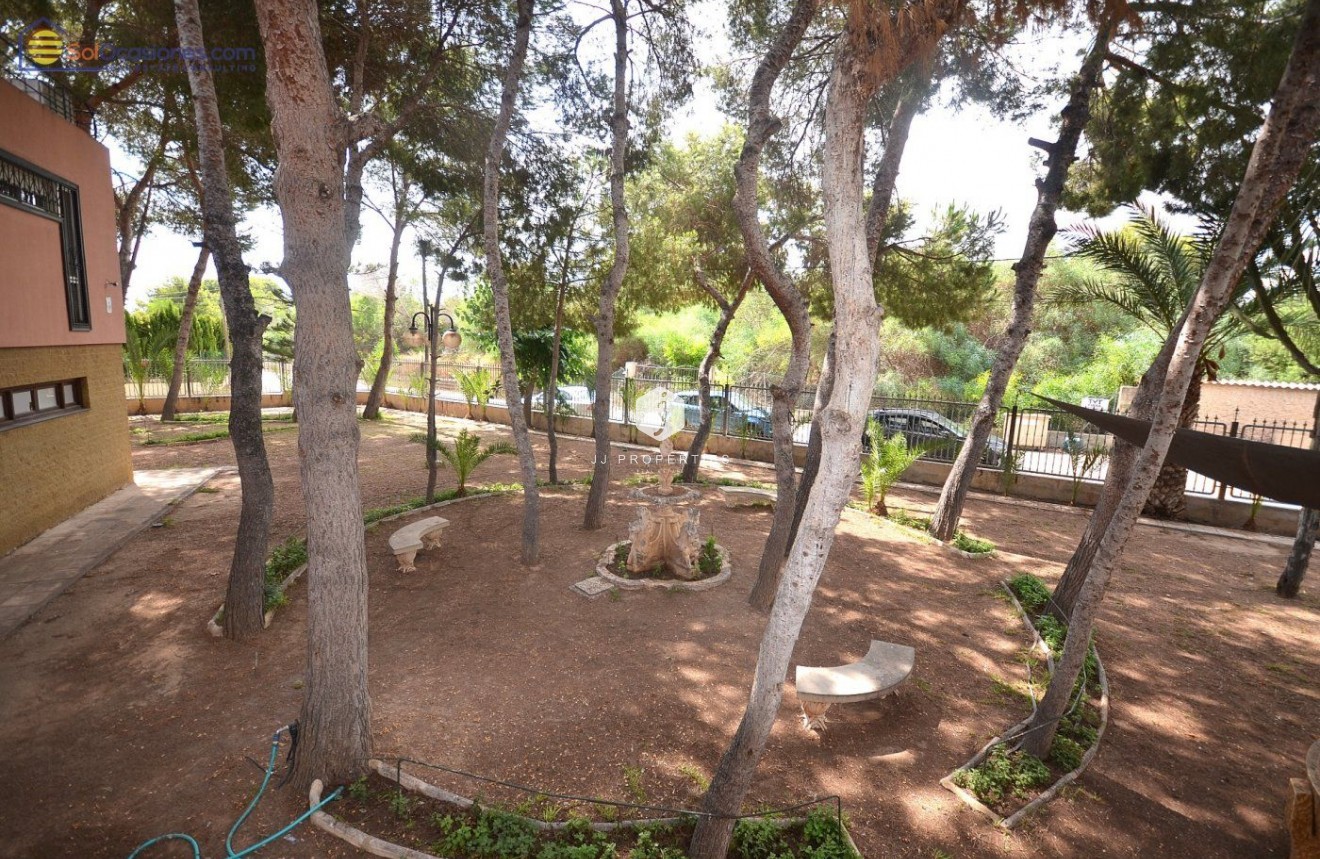 Segunda mano - Villa -
Torrevieja - Los Balcones