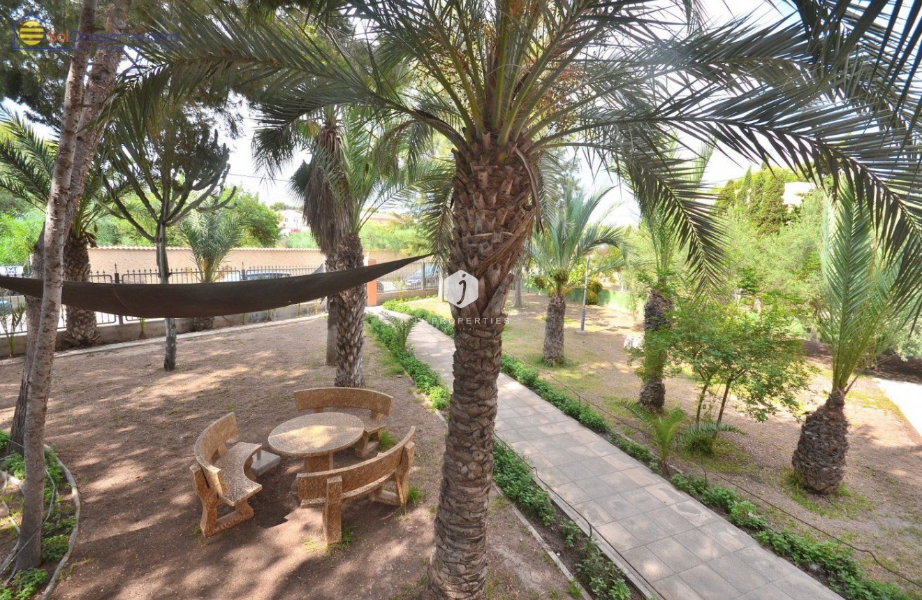 Segunda mano - Villa -
Torrevieja - Los Balcones