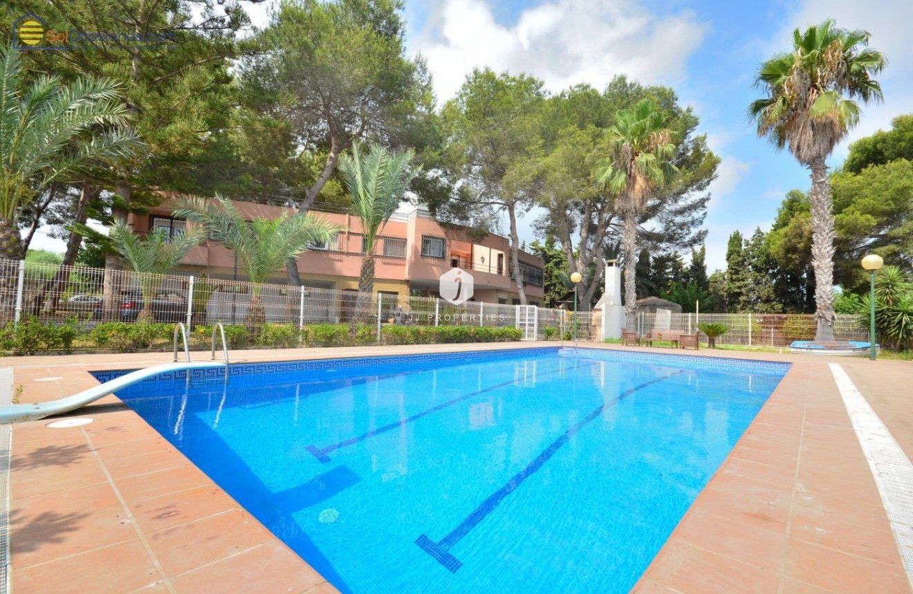 Segunda mano - Villa -
Torrevieja - Los Balcones