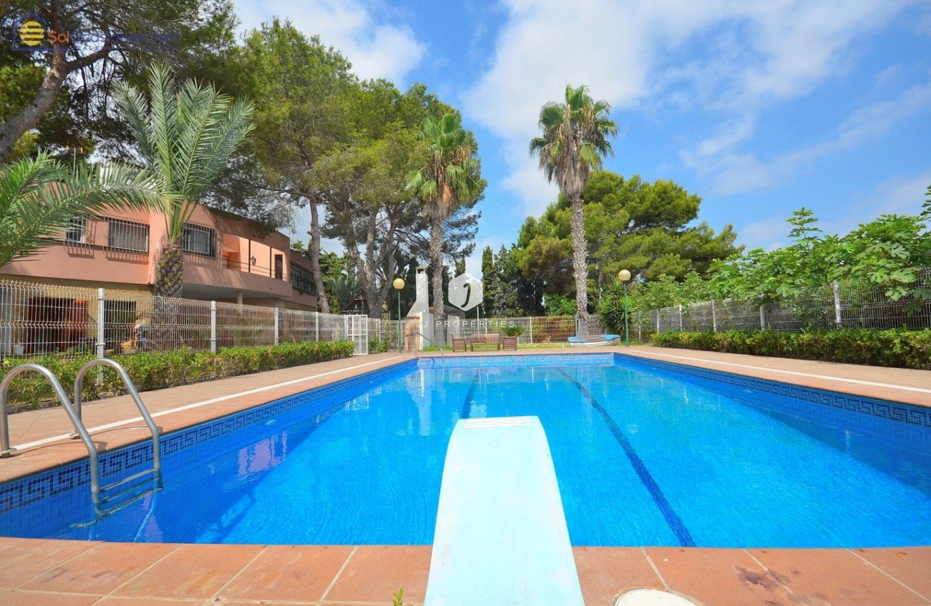 Segunda mano - Villa -
Torrevieja - Los Balcones