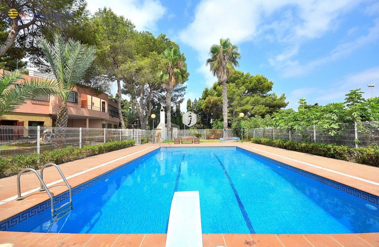 Segunda mano - Villa -
Torrevieja - Los Balcones