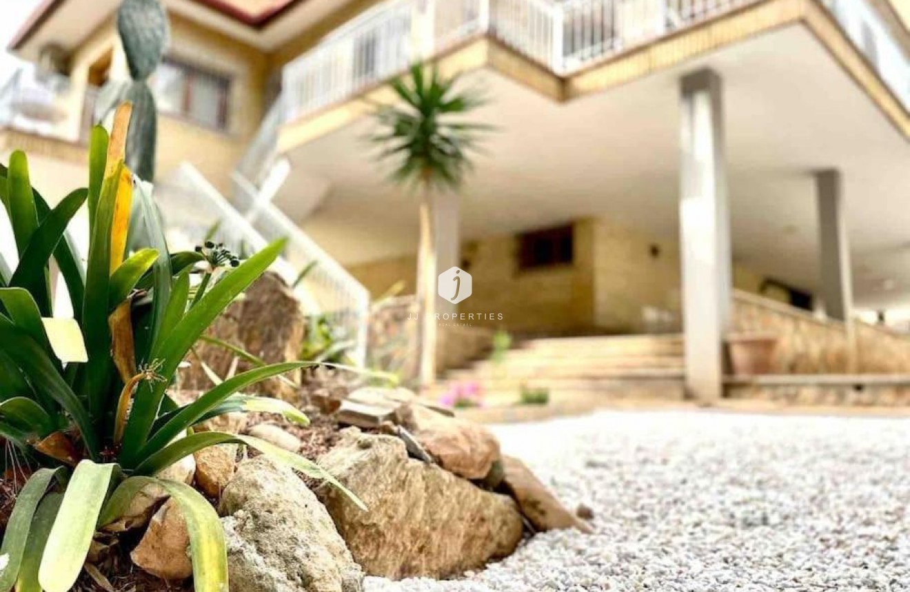 Aus zweiter Hand - Villa -
Orihuela Costa - Campoamor