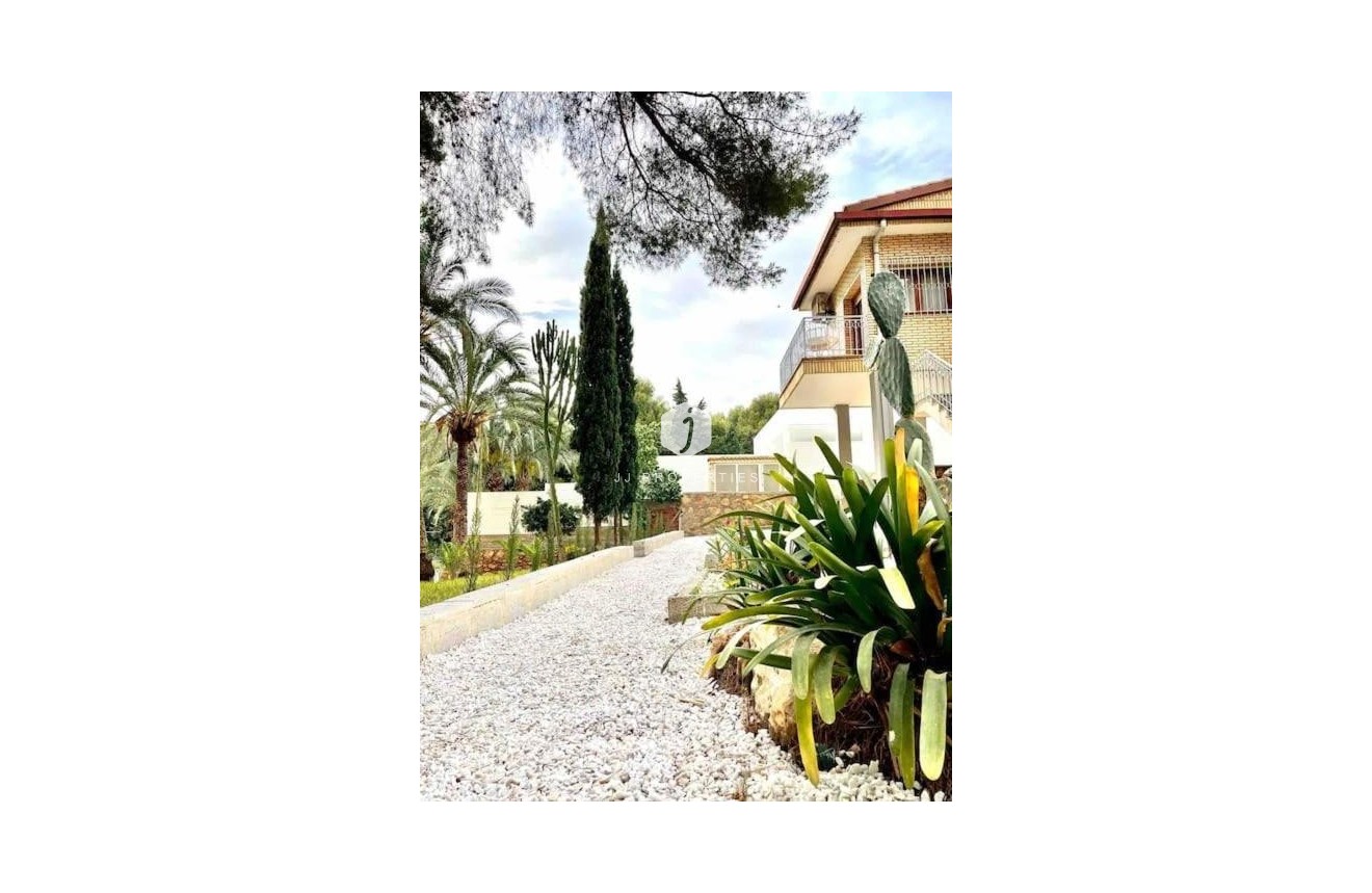 Aus zweiter Hand - Villa -
Orihuela Costa - Campoamor