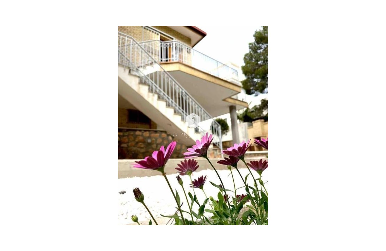 Aus zweiter Hand - Villa -
Orihuela Costa - Campoamor