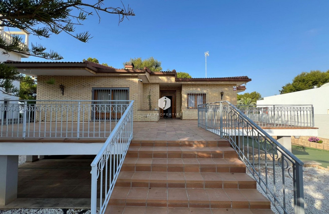 Aus zweiter Hand - Villa -
Orihuela Costa - Campoamor