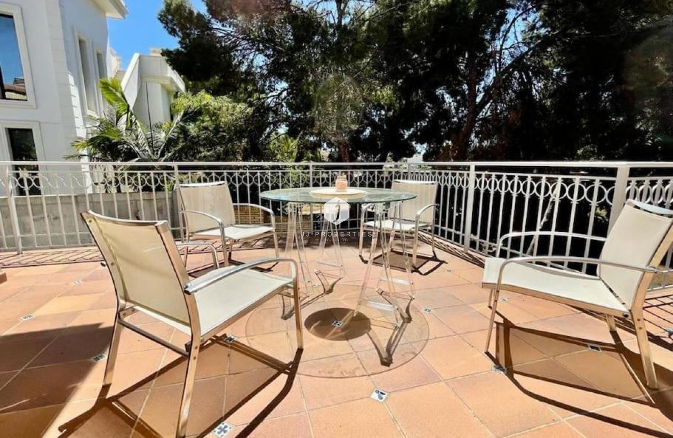 Aus zweiter Hand - Villa -
Orihuela Costa - Campoamor