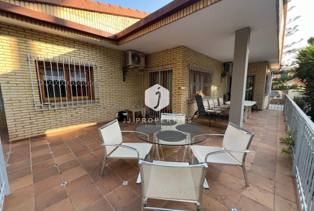 Aus zweiter Hand - Villa -
Orihuela Costa - Campoamor