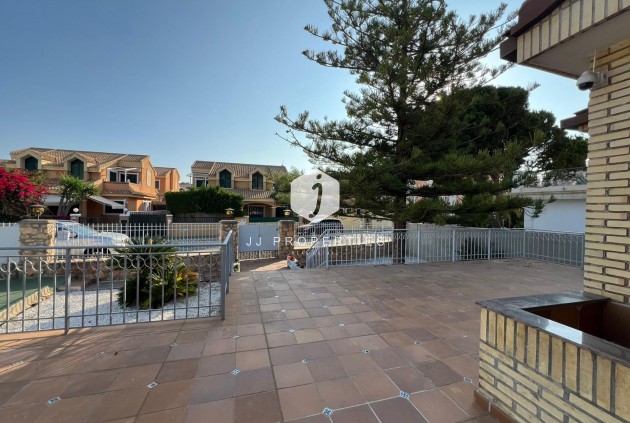 Aus zweiter Hand - Villa -
Orihuela Costa - Campoamor