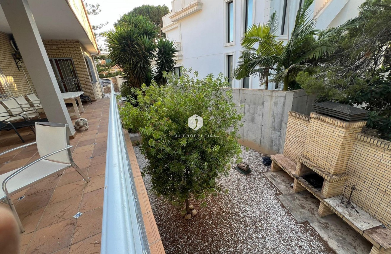 Aus zweiter Hand - Villa -
Orihuela Costa - Campoamor