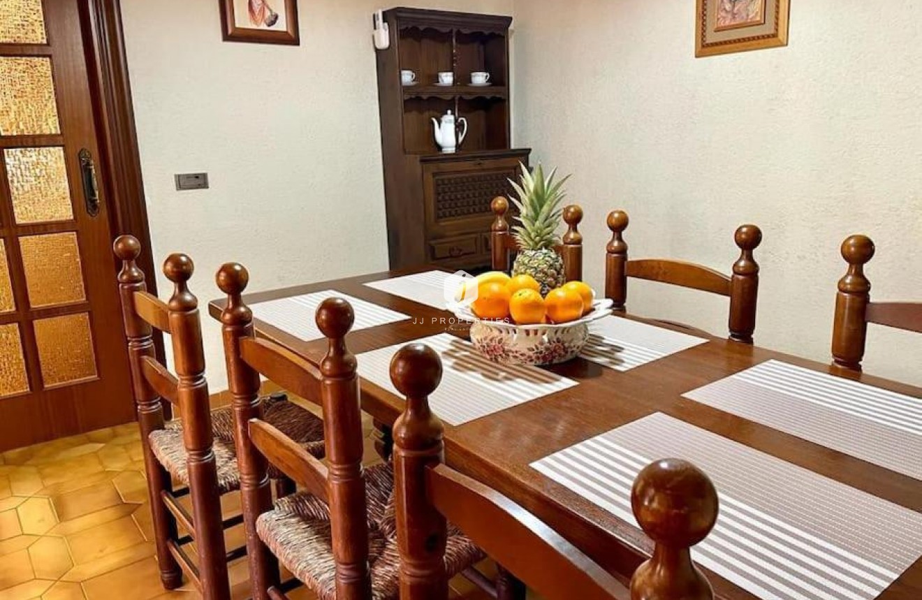 Aus zweiter Hand - Villa -
Orihuela Costa - Campoamor