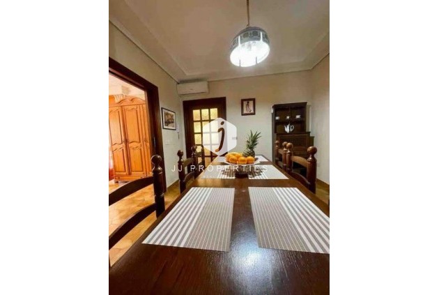 Aus zweiter Hand - Villa -
Orihuela Costa - Campoamor