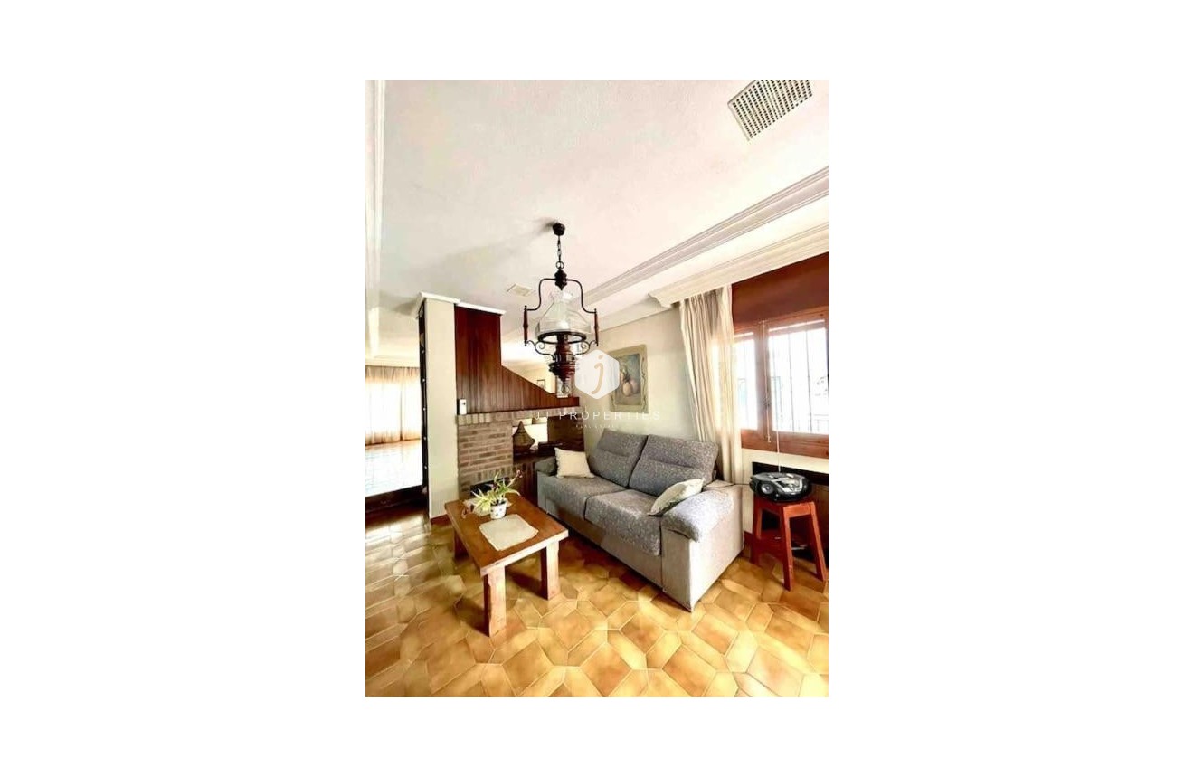 Aus zweiter Hand - Villa -
Orihuela Costa - Campoamor