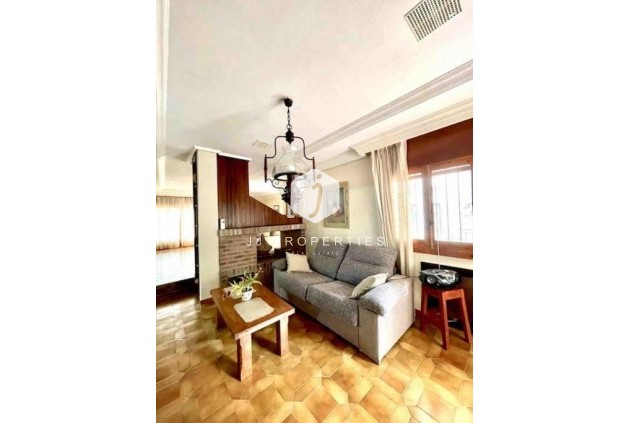 Aus zweiter Hand - Villa -
Orihuela Costa - Campoamor