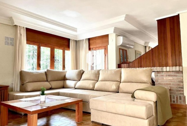 Aus zweiter Hand - Villa -
Orihuela Costa - Campoamor