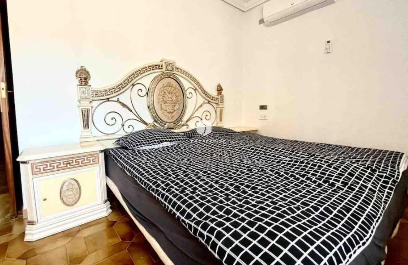 Aus zweiter Hand - Villa -
Orihuela Costa - Campoamor