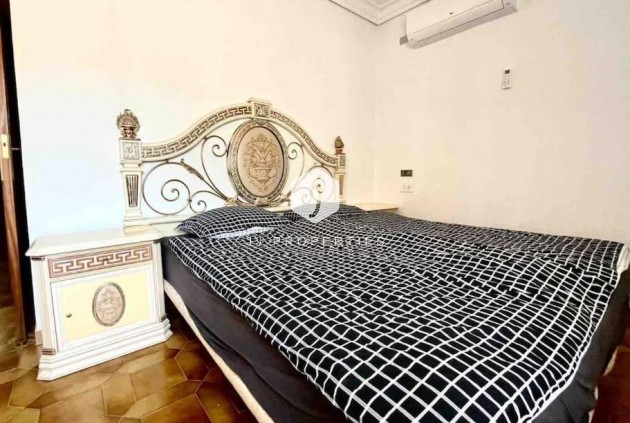 Aus zweiter Hand - Villa -
Orihuela Costa - Campoamor