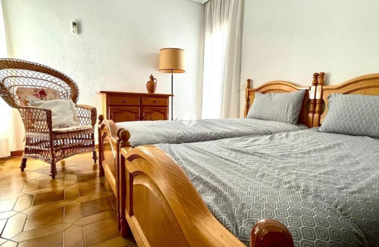 Aus zweiter Hand - Villa -
Orihuela Costa - Campoamor