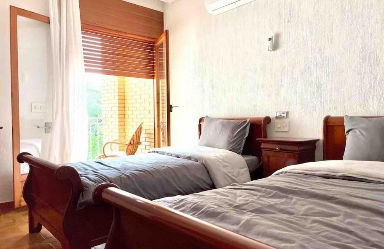 Aus zweiter Hand - Villa -
Orihuela Costa - Campoamor