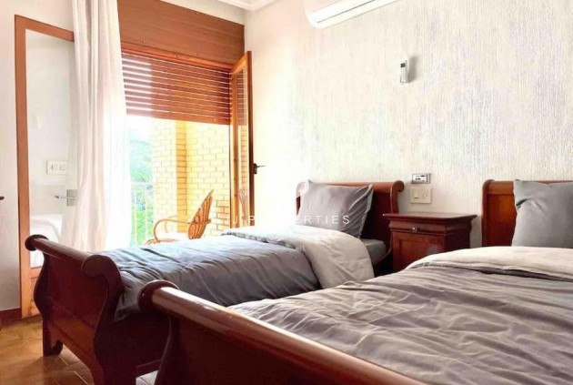 Aus zweiter Hand - Villa -
Orihuela Costa - Campoamor