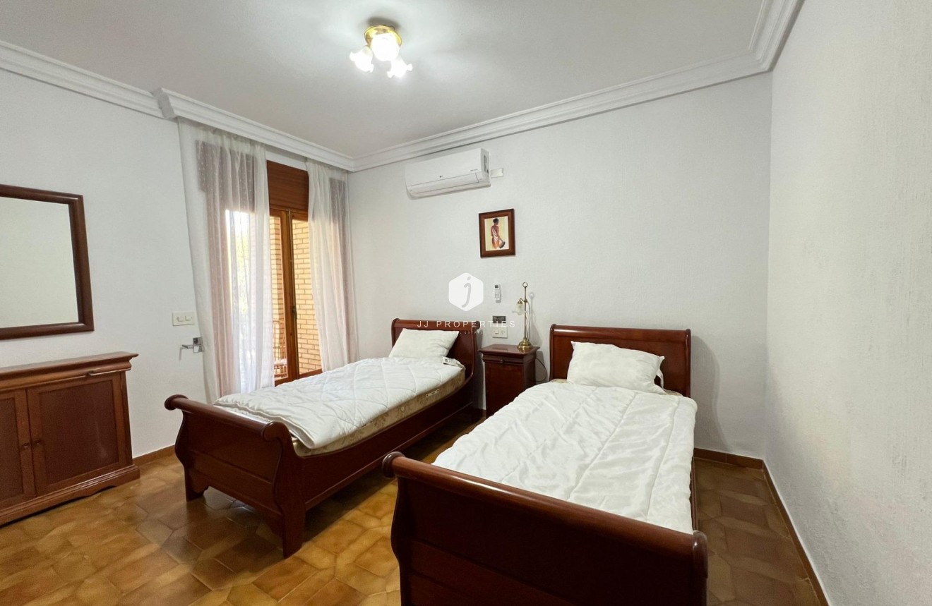 Aus zweiter Hand - Villa -
Orihuela Costa - Campoamor