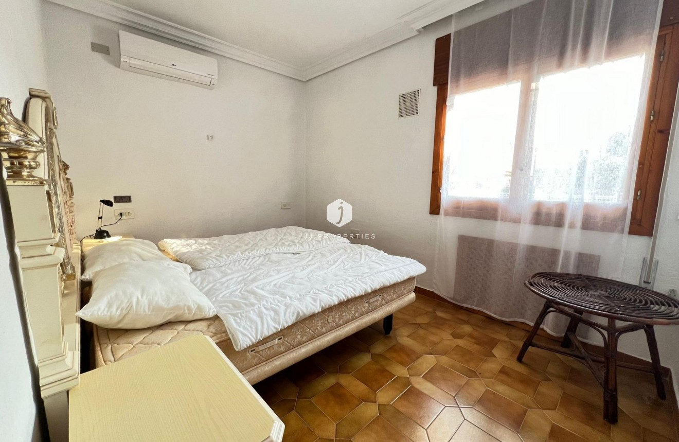 Aus zweiter Hand - Villa -
Orihuela Costa - Campoamor