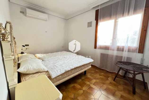 Aus zweiter Hand - Villa -
Orihuela Costa - Campoamor