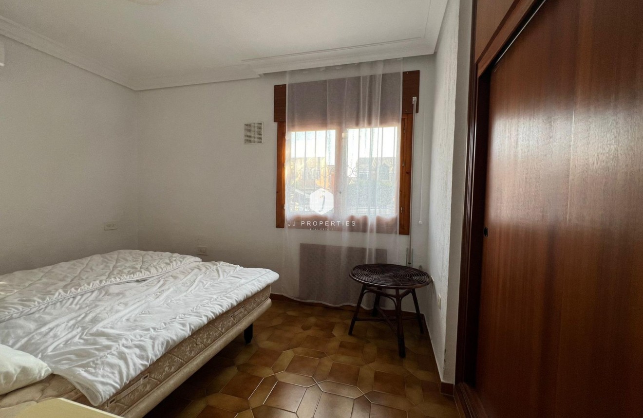 Aus zweiter Hand - Villa -
Orihuela Costa - Campoamor