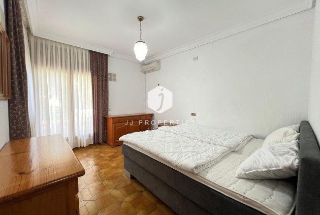 Aus zweiter Hand - Villa -
Orihuela Costa - Campoamor