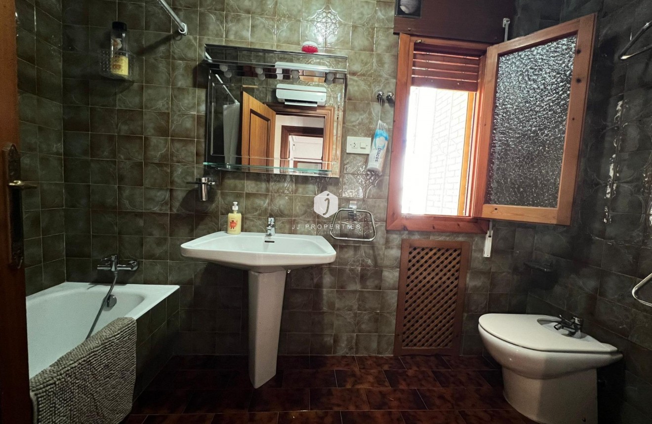 Aus zweiter Hand - Villa -
Orihuela Costa - Campoamor