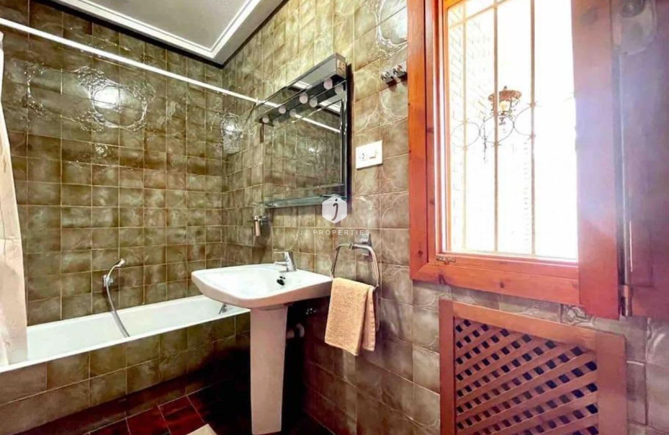 Aus zweiter Hand - Villa -
Orihuela Costa - Campoamor