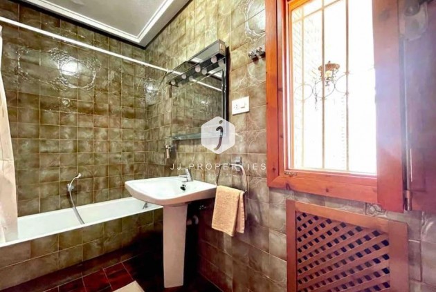 Aus zweiter Hand - Villa -
Orihuela Costa - Campoamor