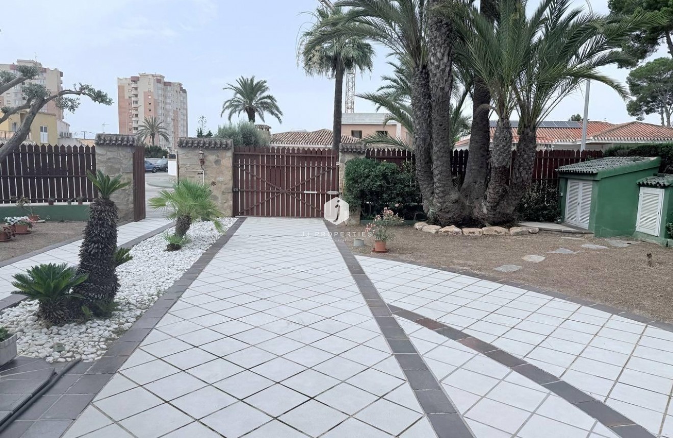 Segunda mano - Villa -
Orihuela Costa - Campoamor