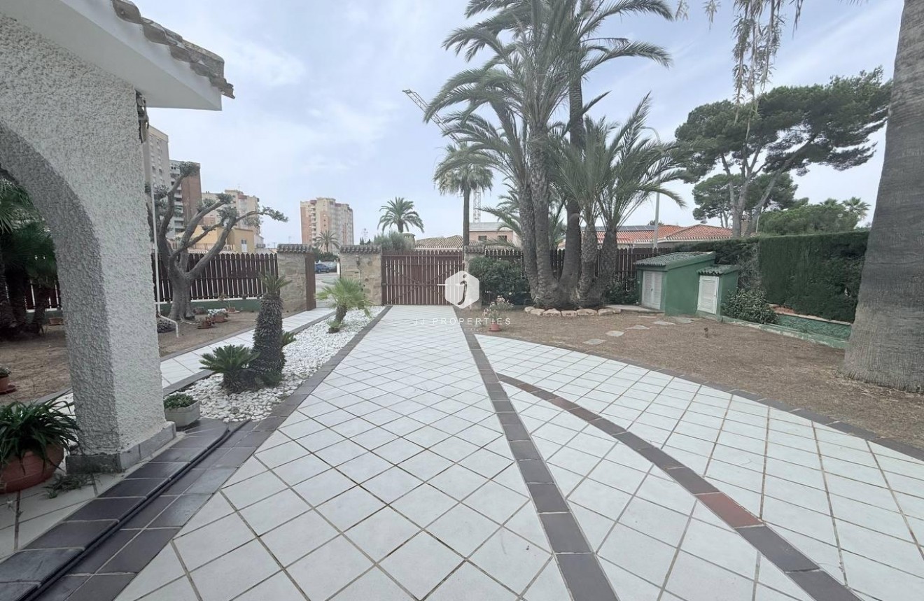 Segunda mano - Villa -
Orihuela Costa - Campoamor