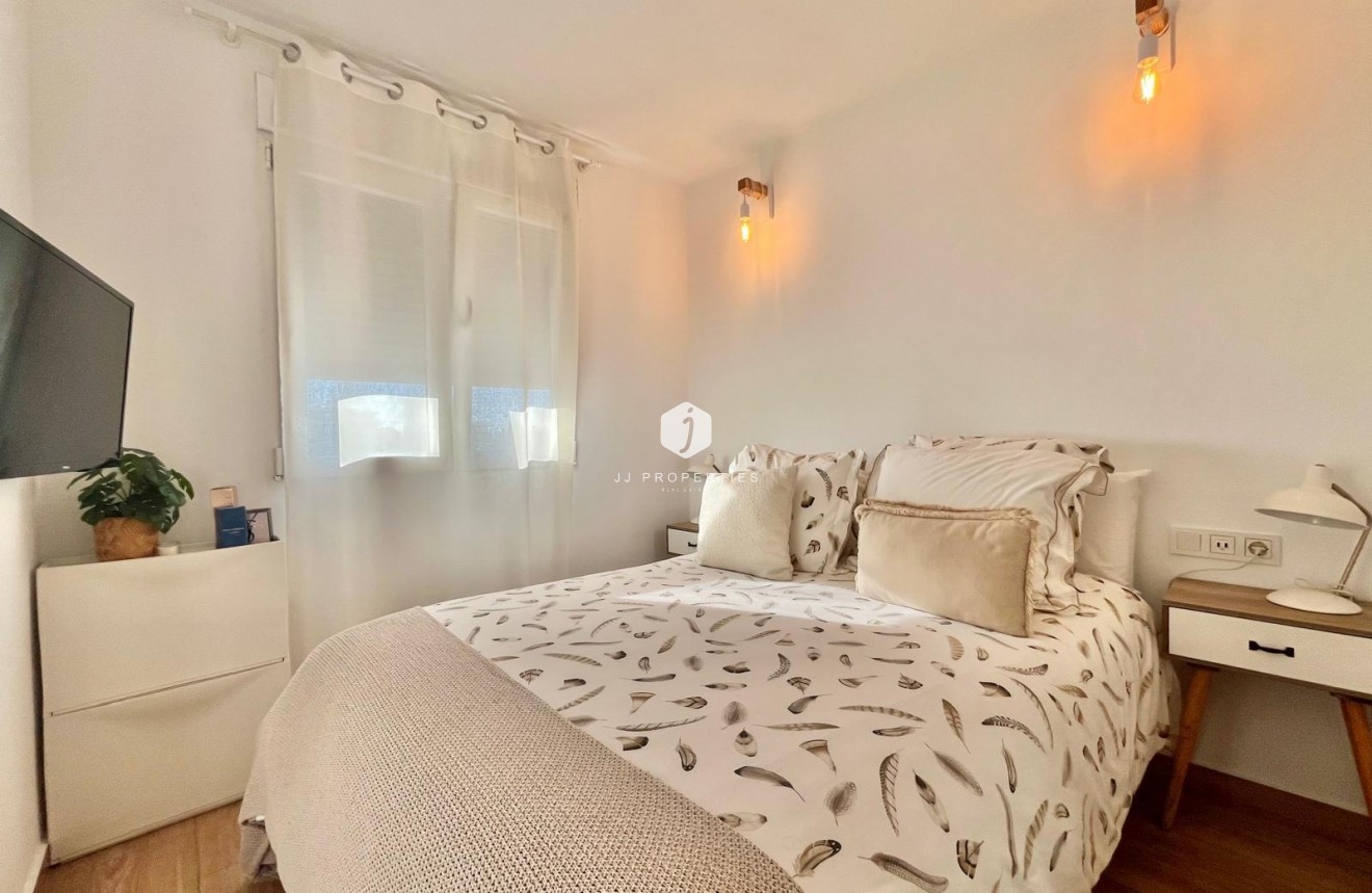 Segunda mano - Apartamento / piso -
Torrevieja - Calas blanca