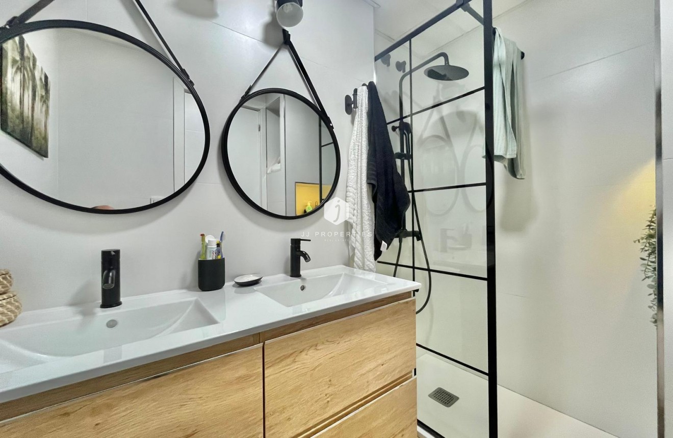 Segunda mano - Apartamento / piso -
Torrevieja - Calas blanca