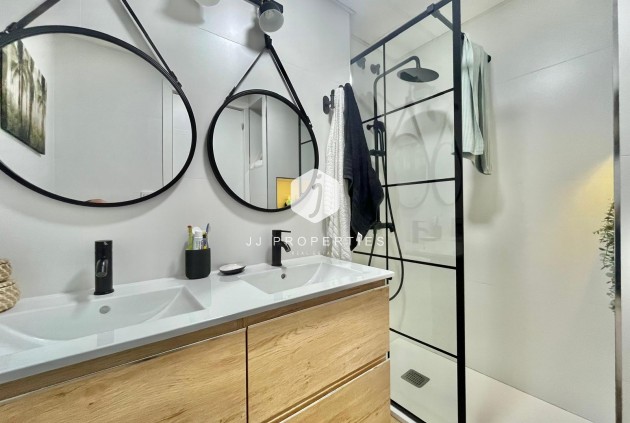 Segunda mano - Apartamento / piso -
Torrevieja - Calas blanca