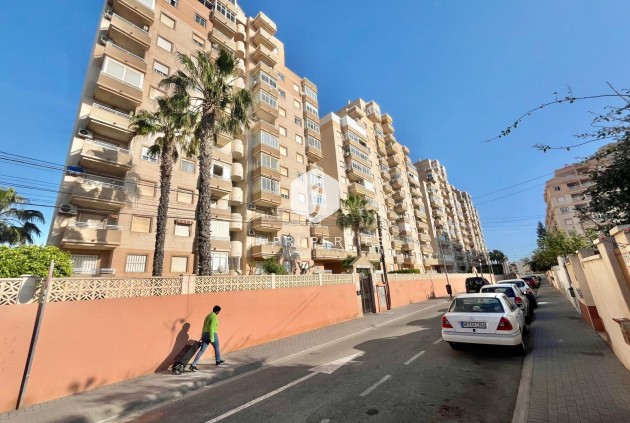 Segunda mano - Apartamento / piso -
Torrevieja - Calas blanca