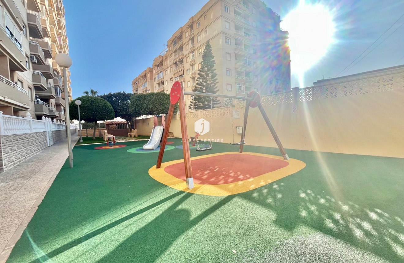 Segunda mano - Apartamento / piso -
Torrevieja - Calas blanca