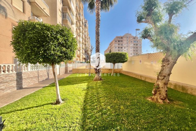 Segunda mano - Apartamento / piso -
Torrevieja - Calas blanca
