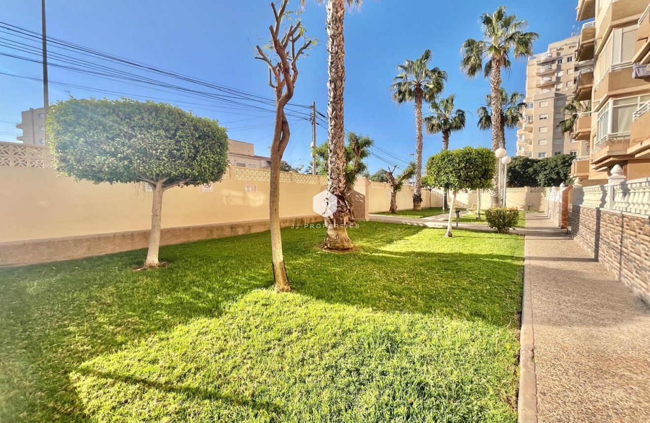 Segunda mano - Apartamento / piso -
Torrevieja - Calas blanca