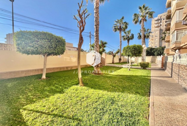 Segunda mano - Apartamento / piso -
Torrevieja - Calas blanca