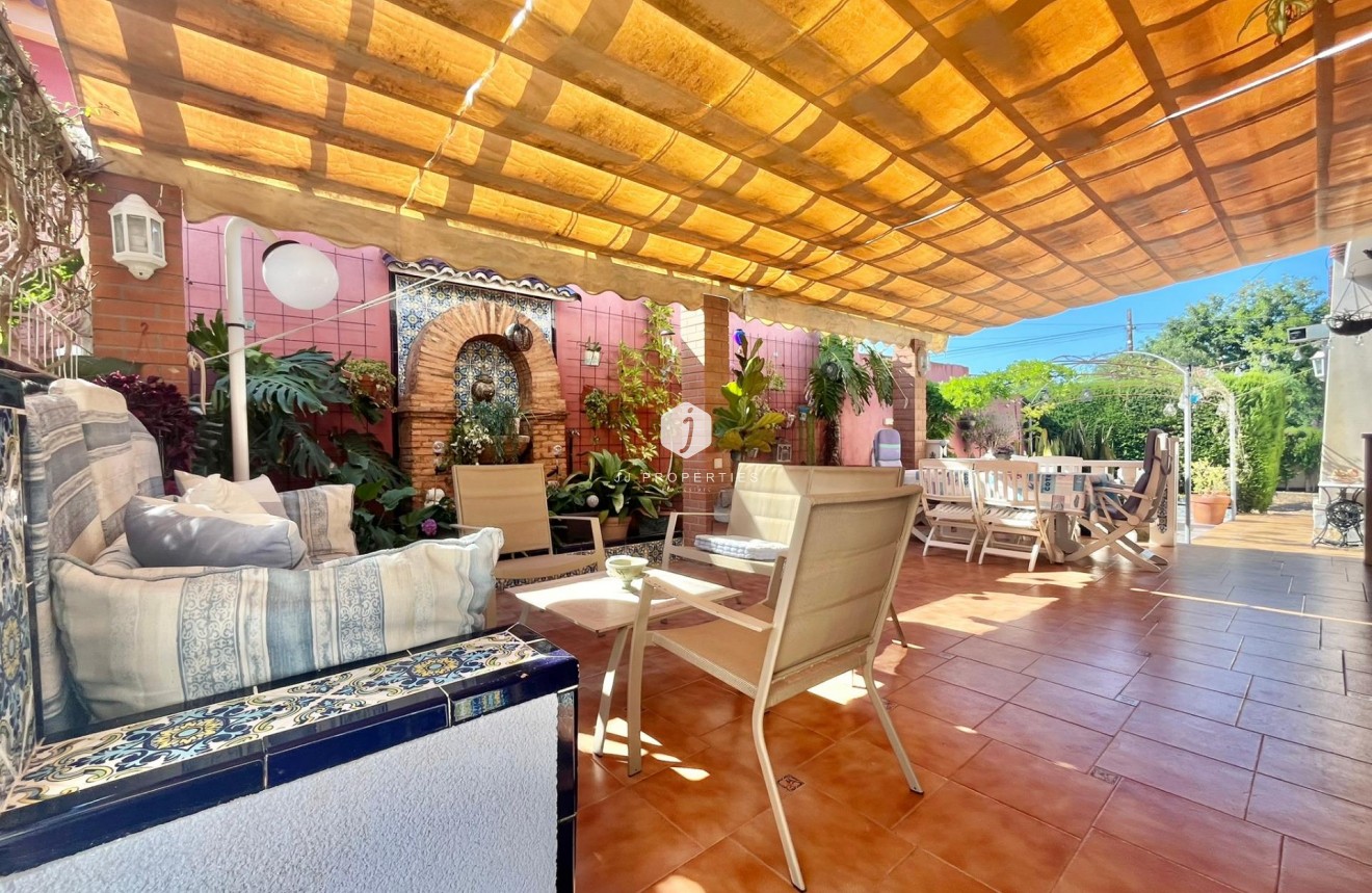 Segunda mano - Villa -
Torrevieja - Los Balcones - Los Altos del Edén